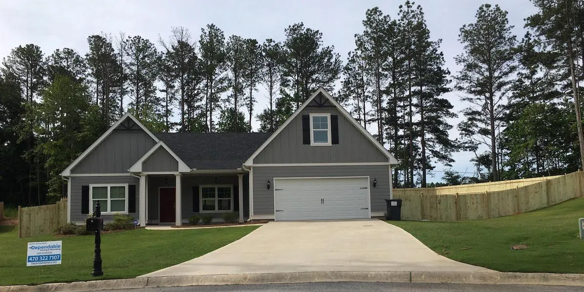 Gaps and shrinking in exterior paint